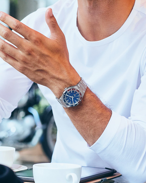 Series8 880 GMT Navy Dial Stainless Steel Bracelet NB6030 Series8 880 GMT Navy Dial Stainless Steel Bracelet NB6030